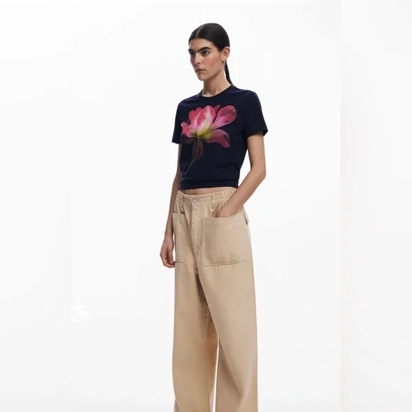 Desigual Damen Navy Tee with Pink Floral Print NWT Size S - Picture 2 of 5